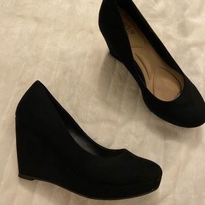 Apt. 9 Wedge heel size 6.5